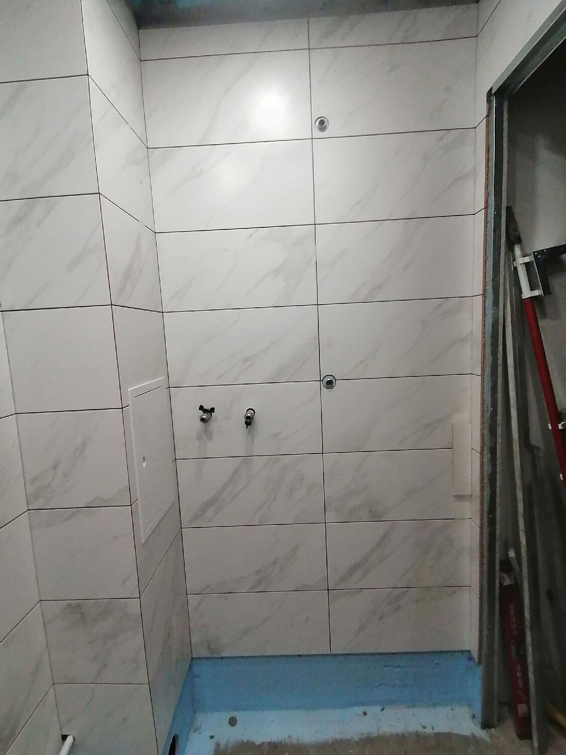 укладка плитки, укладка кафеля, стена плитка, укладка плитки в ванной, бахчиванджи плитка для ванной комнаты