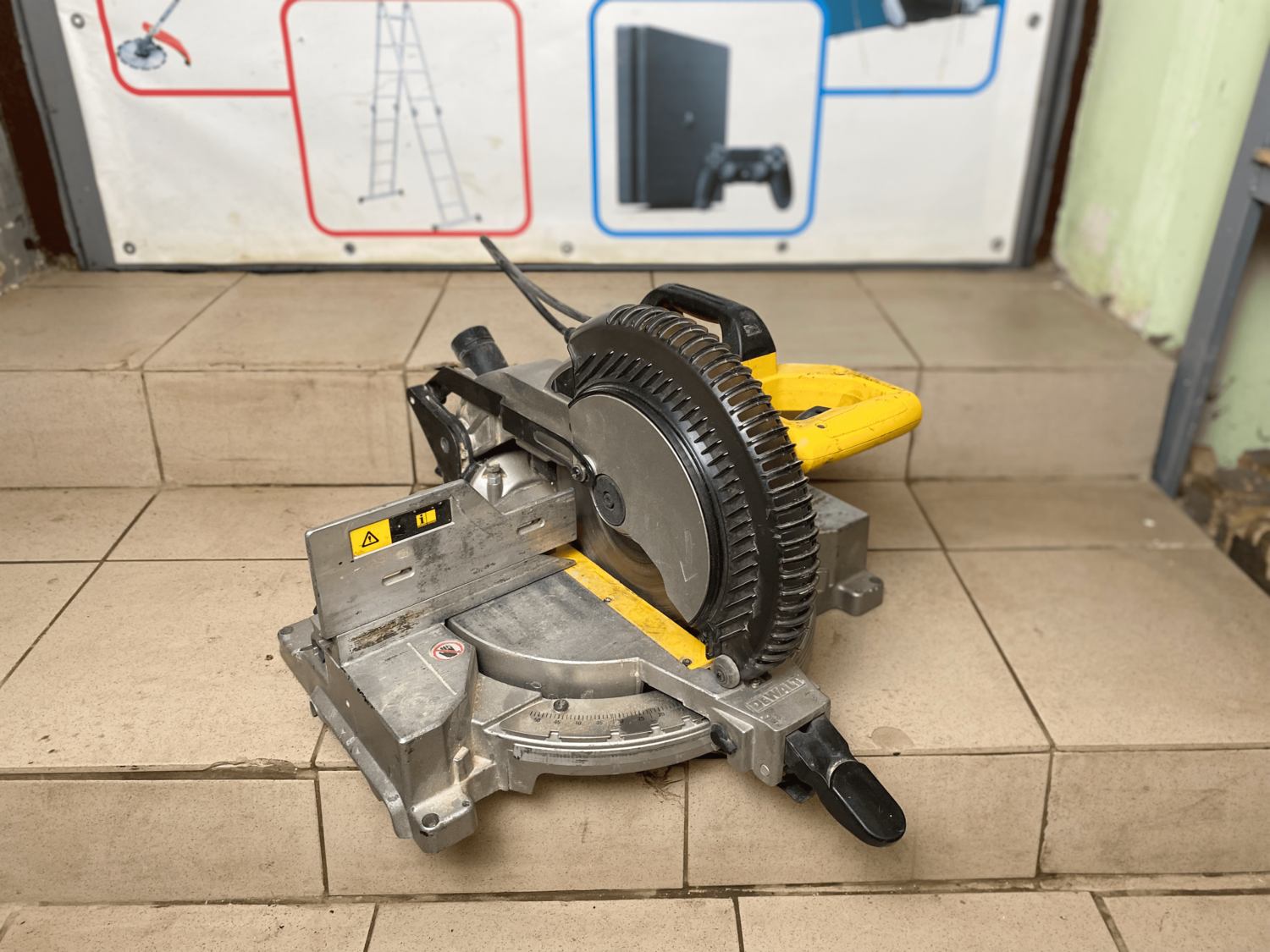 торцовочная пила dewalt, торцовочная пила dewalt dw717xps, торцовочная пила dewalt dw713, торцовочная пила, пила кинг торцовочная