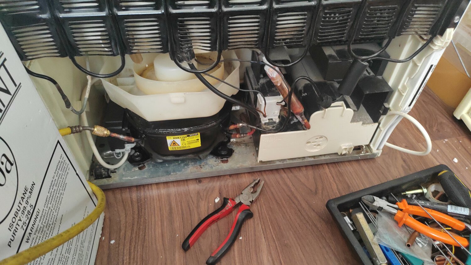 холодильник компрессор, холодильник, бытовая техника, заправка фреоном холодильника, ремонт холодильников