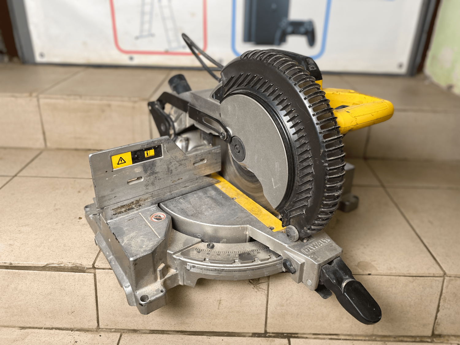 торцовочная пила dewalt, торцовочная пила dewalt dw713, пила торцовочная по металлу, торцовочная пила, пила кинг торцовочная