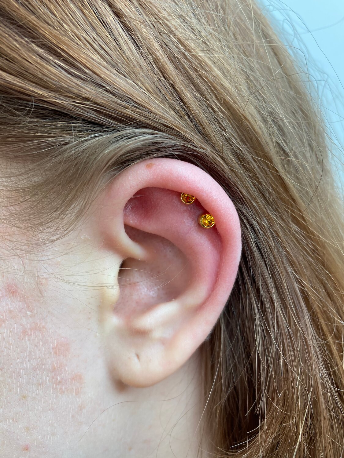 пирсинг уха хеликс, пирсинги уха, форвард хеликс пирсинг, анти хеликс пирсинг, хеликс 2 прокола