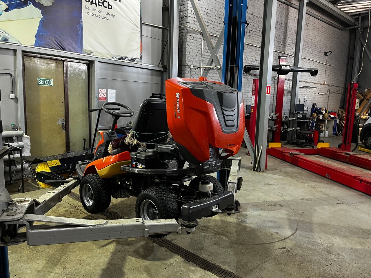 трактор хускварна, райдер husqvarna r 112 c, садовый трактор husqvarna tc 138, трактор газонокосилка, хускварна минитрактор газонокосилка