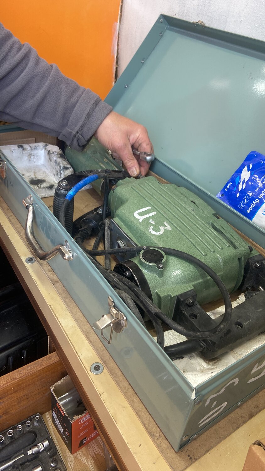 отбойный молоток моэ-1650, сварочный аппарат, электрическое оборудование, отбойный молоток, техника