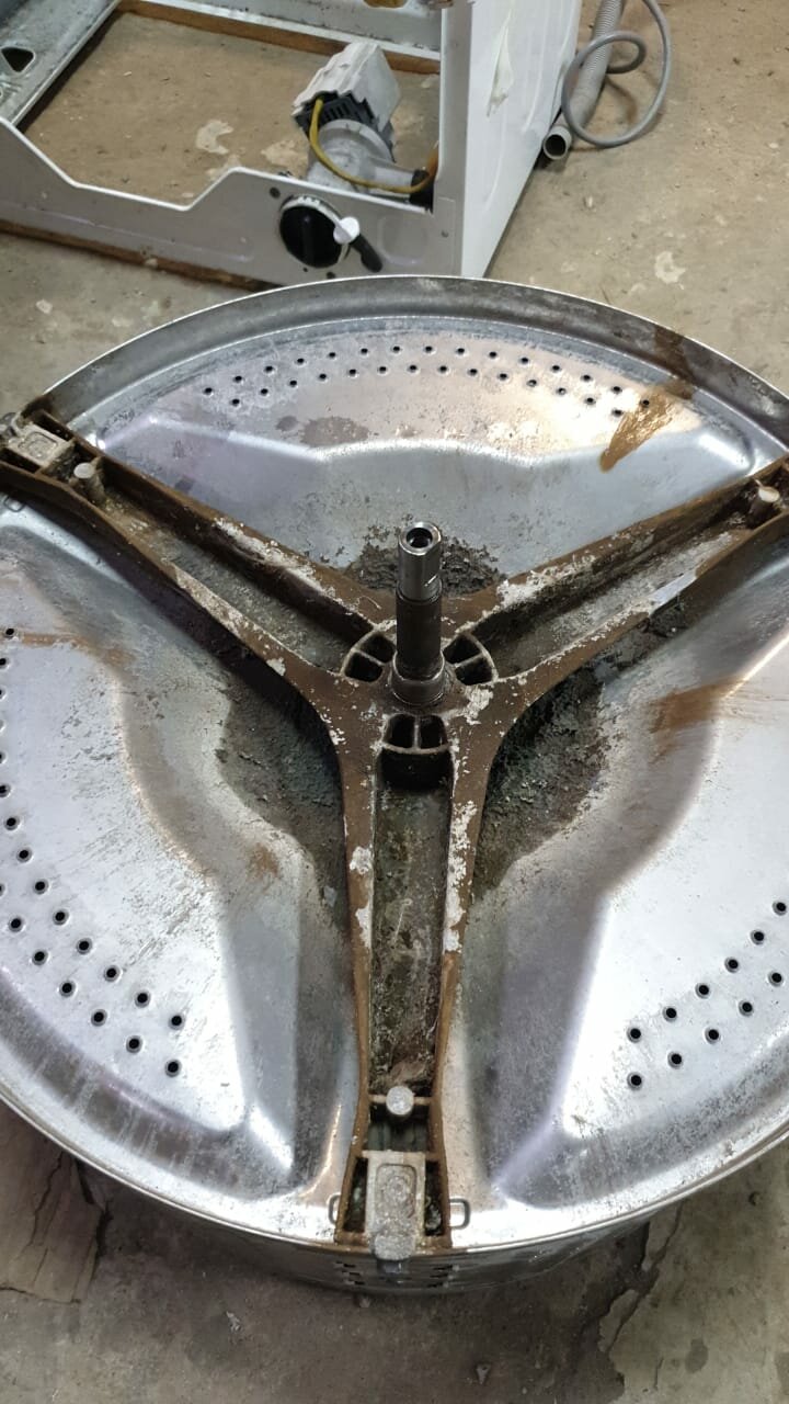 крестовина барабана аристон 210167825, крестовина барабана стиральной машины whirlpool awse 7100, крестовина барабана стиральной машины, крестовина стиральной машины грязная, барабан стиральной машины канди 1040