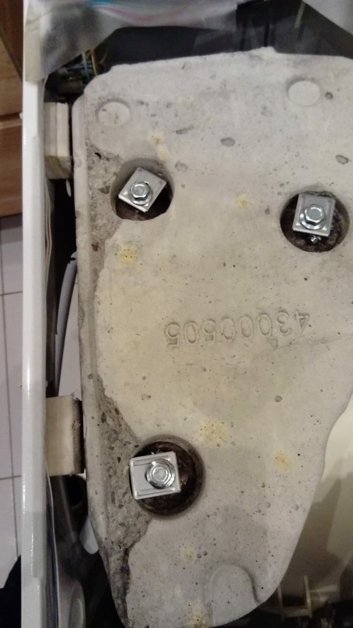 газовые упоры капота, расширительный бачок в х трейл 2007 год, упор капота, газовые упоры, деталь