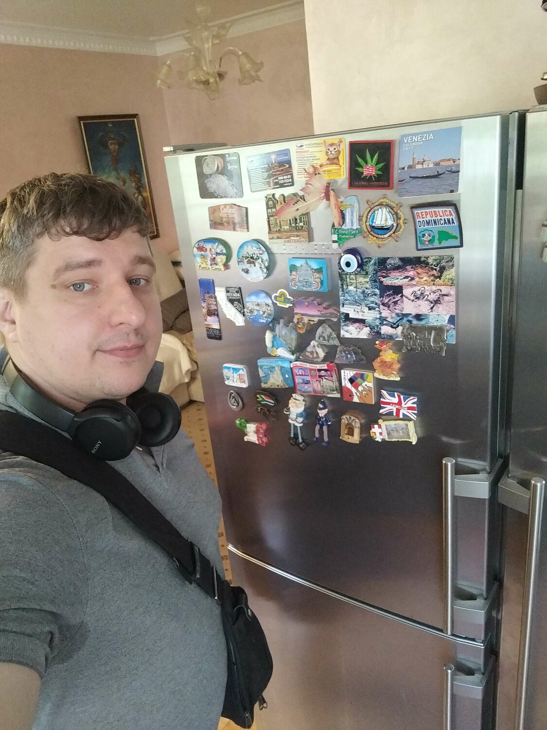 холодильник большой, магнитики на холодильник, холодильник, бытовая техника холодильник, магнитики