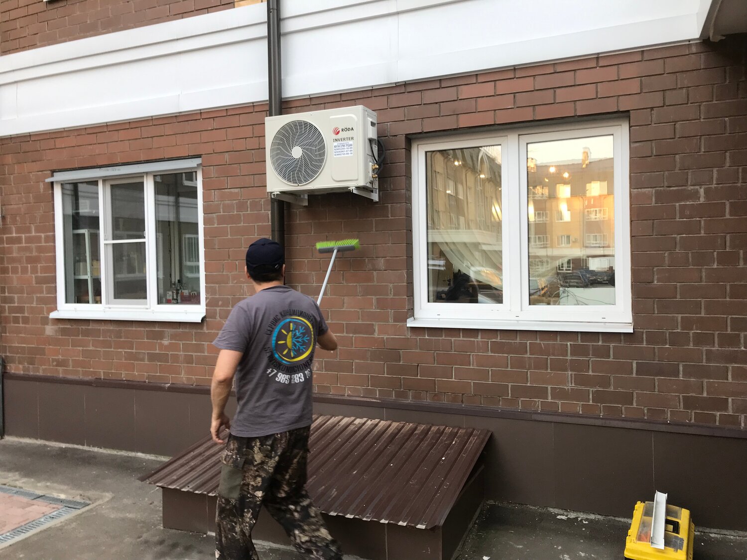 наружный блок кондиционера, кондиционер, установленный кондиционер, монтаж сплит системы, обслуживание кондиционера