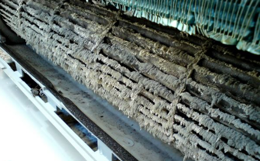 грязный фильтр кондиционера, грязный кондиционер, грязный блок кондиционера, дренаж кондиционера, грязный внутренний блок кондиционера