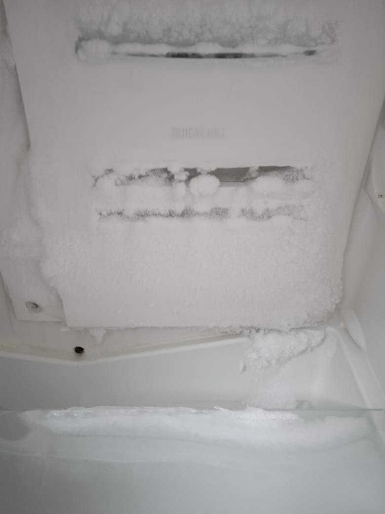 разморозка холодильника, ноу фрост холодильник, холодильник индезит морозилка намерзает лед, морозильный ларь позис образуется лед, лед в морозилке