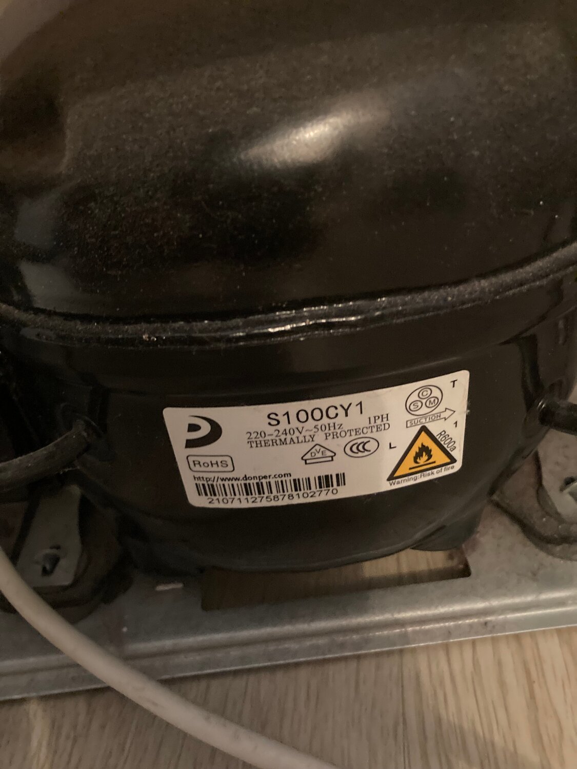 холодильник компрессор, холодильный компрессор, этикетка, бытовая техника холодильник, компрессор от холодильника