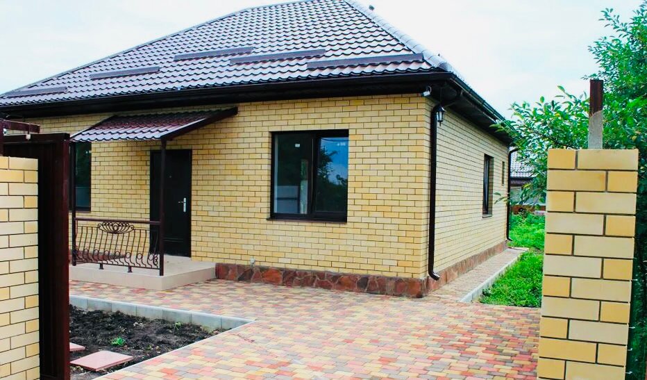 дома в краснодаре, дом из светлого кирпича, кирпичный дом, коттедж из кирпича, кирпичный коттедж