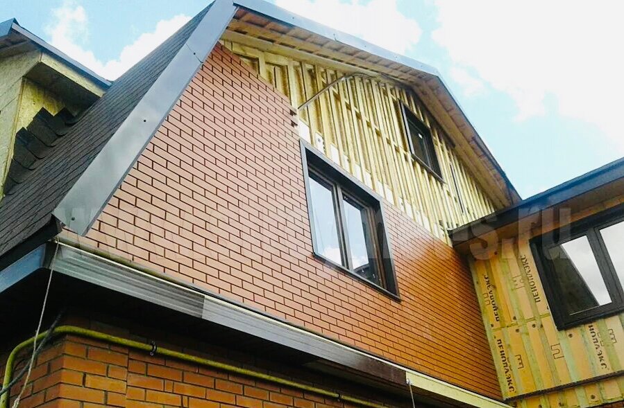 фасадная панель nordside гладкий кирпич "красный", отделка фронтона дома, отделка фронтона, фасадные панели для наружной отделки дома, отделка фронтона частного дома