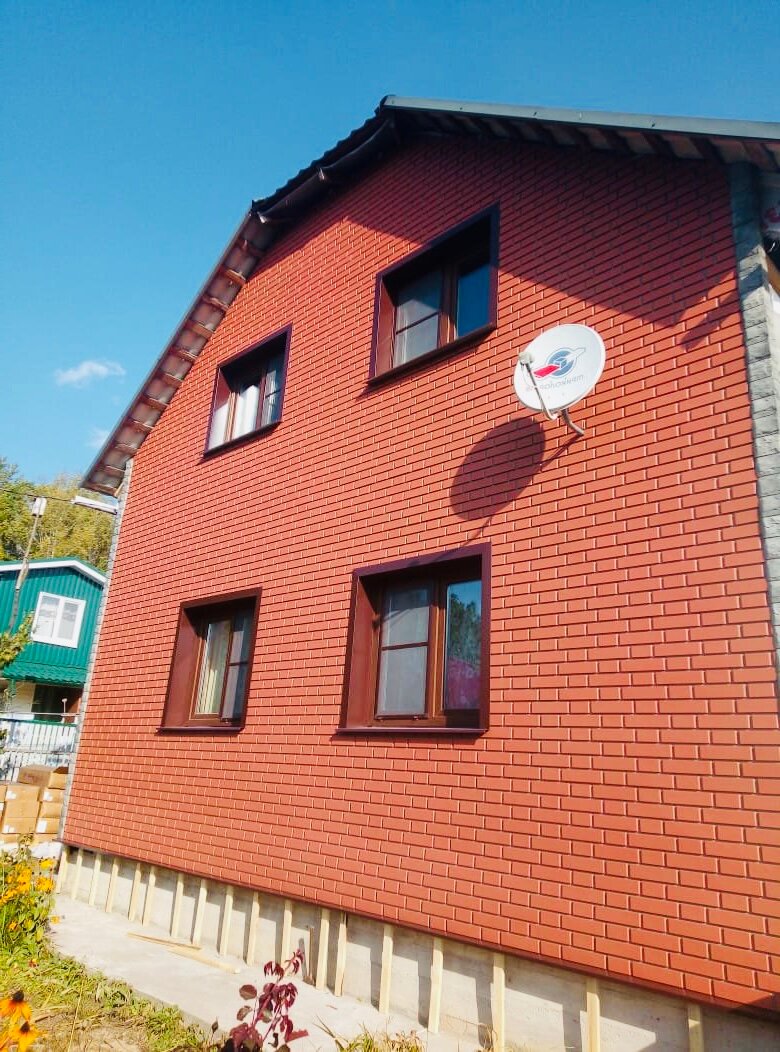 в частном доме, фасад дома, фасад дом альта профиль красный кирпич, дом коттедж, дом