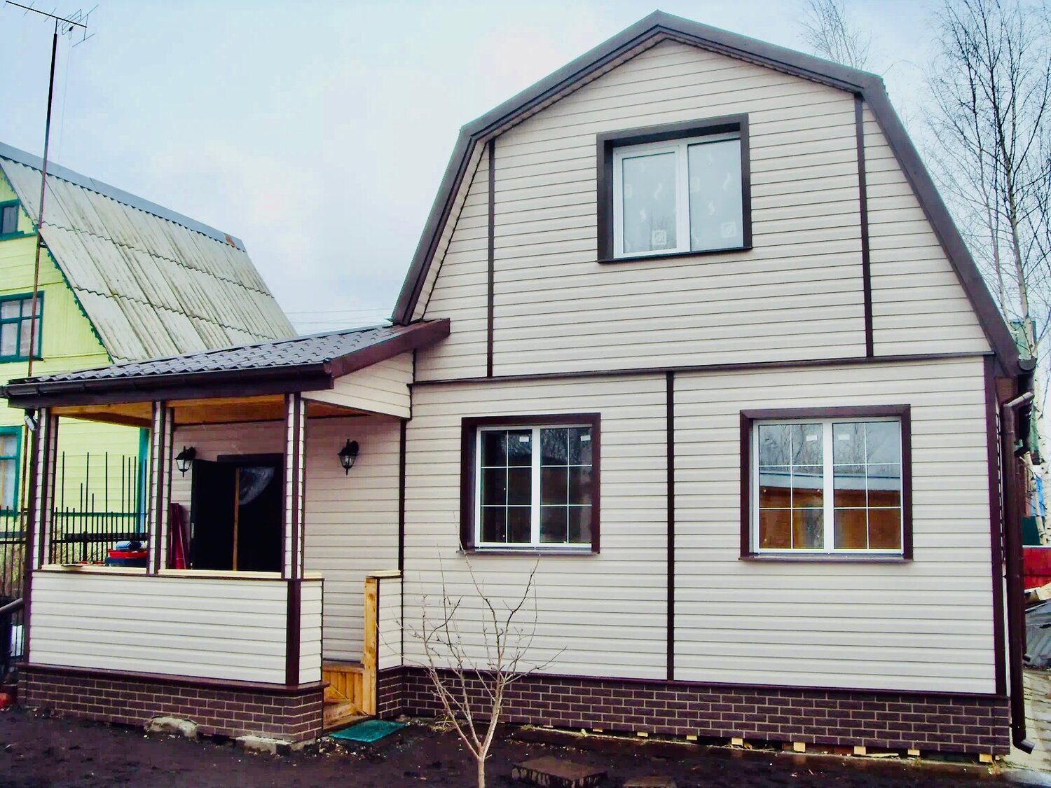 сайдинг бежевый, виниловый сайдинг, обшивка дома сайдингом, обшивка сайдингом, обшитый дом сайдингом