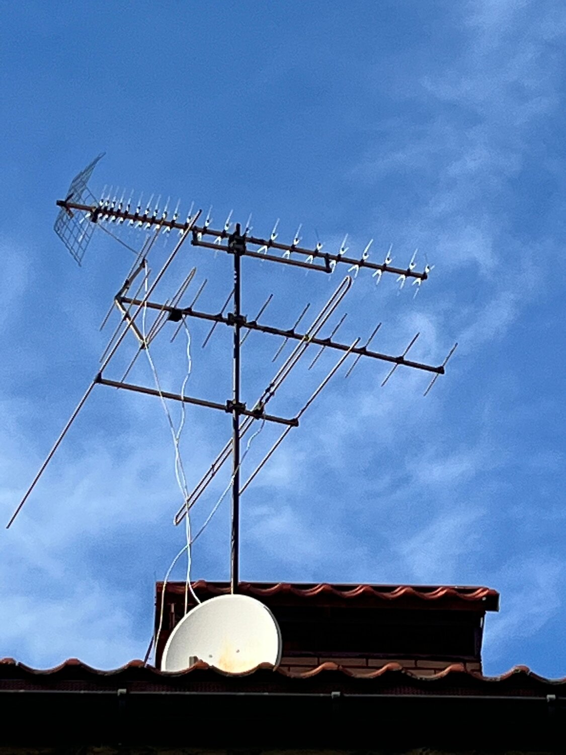 антенна, эфирная антенна, телевизионная антенна, телеантенна, большая антенна