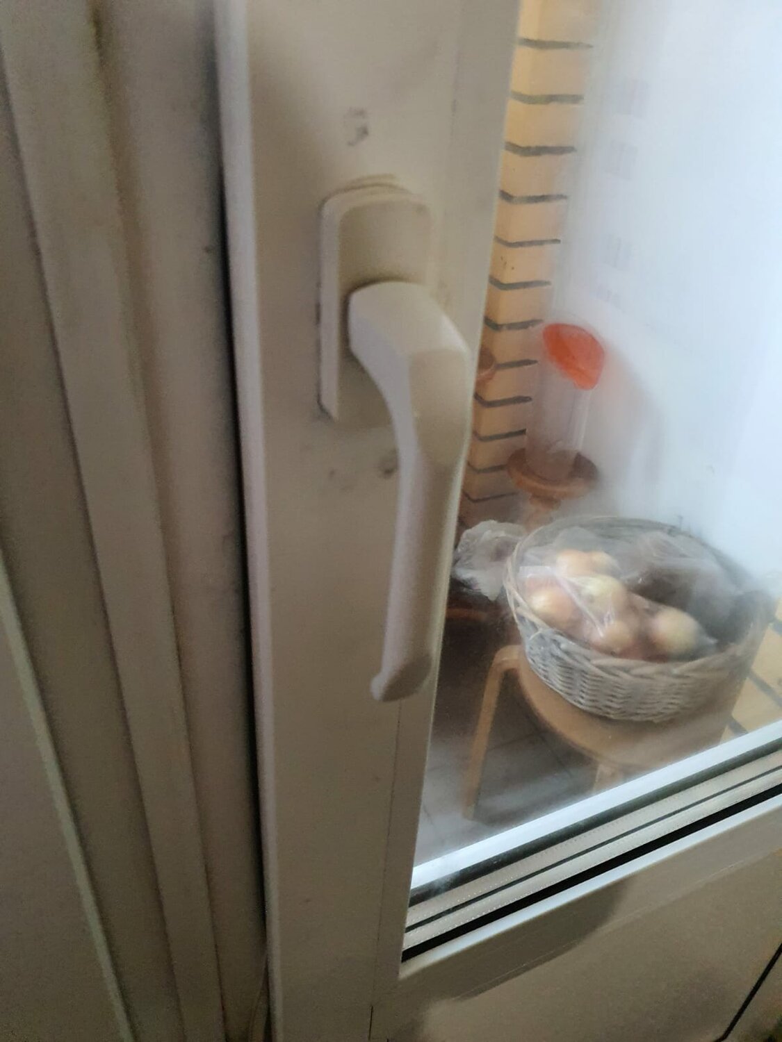 окно, пластиковые окна, ручки для окон, ручка для балконной двери, замки на пластиковые окна
