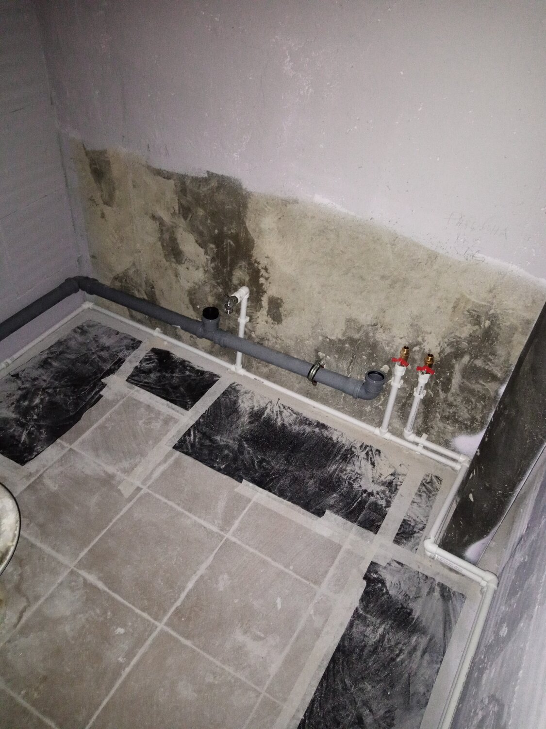 разводка труб в ванной комнате, разводка труб в ванной, гидроизоляция ванной комнаты, гидроизоляция ванной, трубы в ванной комнате