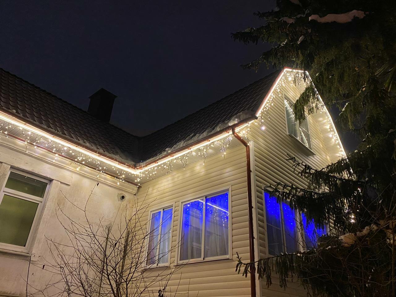 освещение загородного дома, декоративное освещение загородного дома, освещение дома, загородный дом, новогоднее освещение дома
