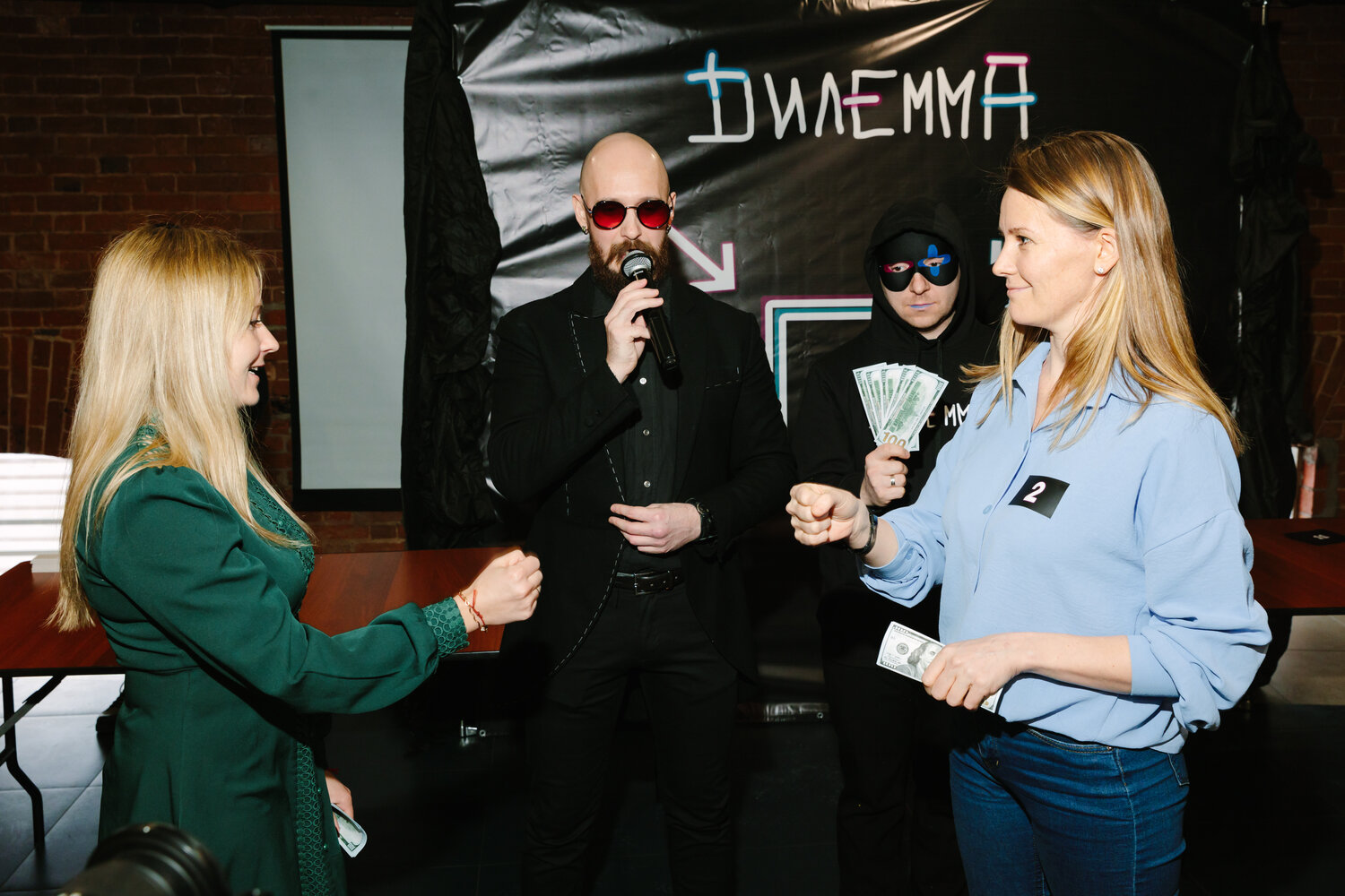 мужчина, человек, ведущий, премьер, дмитрий хрусталев и мария гончарук