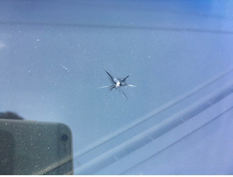 скол на лобовом стекле, скол на лобовом, трещина на лобовом стекле, ремонт сколов на лобовом стекле, трещина на лобовом