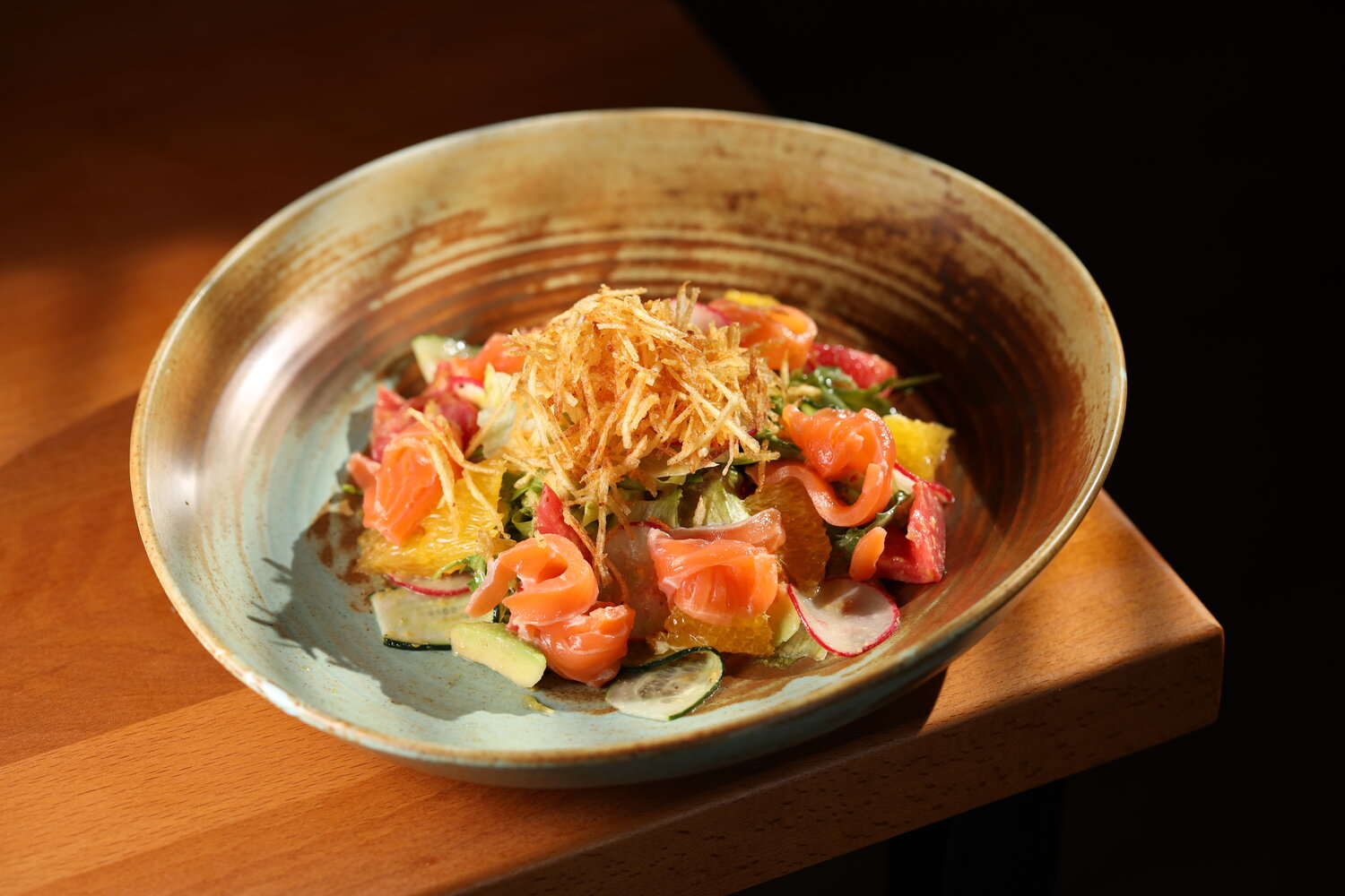 цезарь с лососем, салат, цезарь с семгой, салат с лососем, теплый салат с лососем