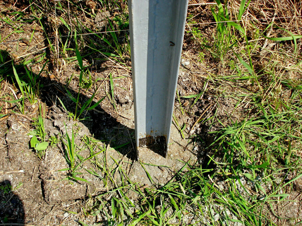 швеллер 100 х 50 х 3, швеллер 100 х 50 х 5, бутование столбов, металлические столбы для забора, бетонные столбы для забора